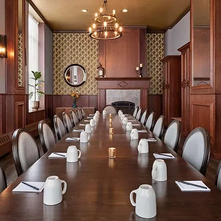 Landmark Inn 